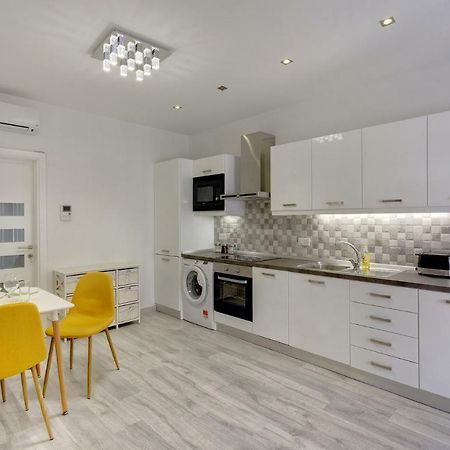 Splendid Apartment, Steps Away From The Sea Sliema Exterior photo