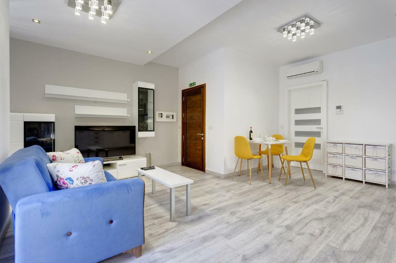 Splendid Apartment, Steps Away From The Sea Sliema Exterior photo