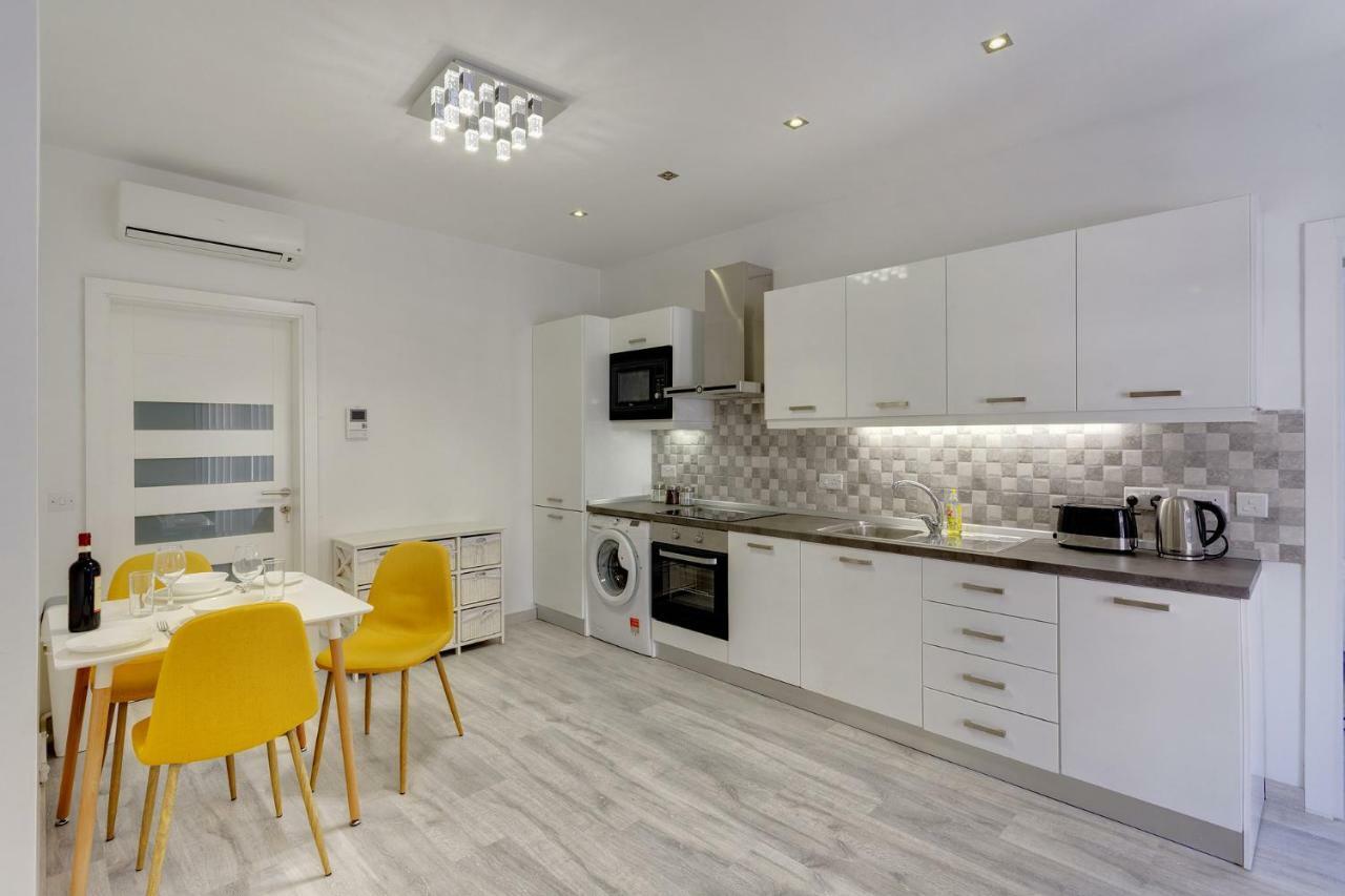 Splendid Apartment, Steps Away From The Sea Sliema Exterior photo