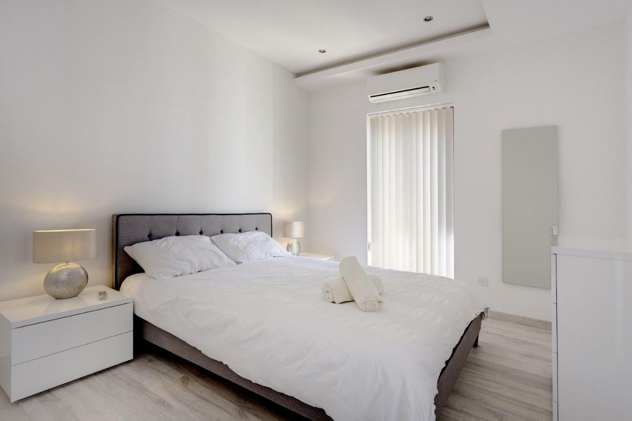 Splendid Apartment, Steps Away From The Sea Sliema Exterior photo